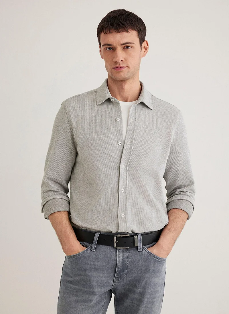 مافي قميص أخضر