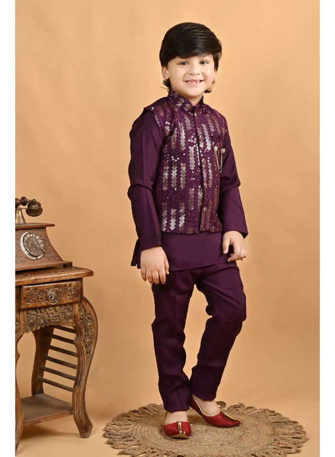 بي تي ديزايز طقم كورتا بيجاما قطن مطرز للأولاد باللون البنفسجي - Image 3