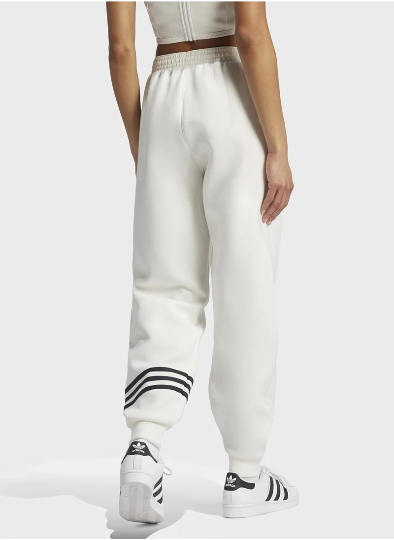 اديداس اوريجينالز Neuclassic Sweatpants