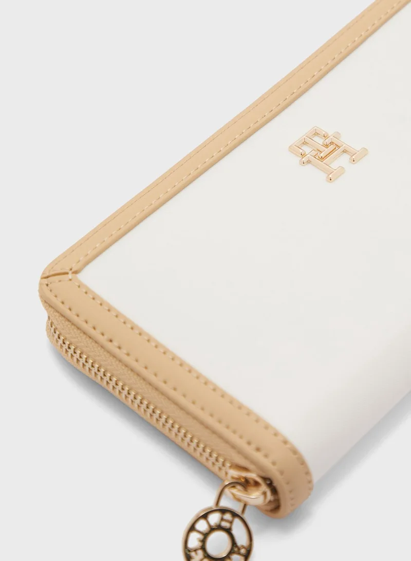 TOMMY HILFIGER Essential Large Clutch