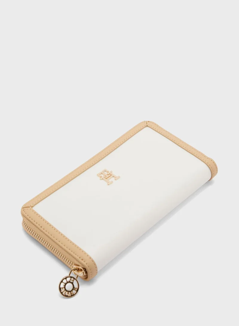 TOMMY HILFIGER Essential Large Clutch