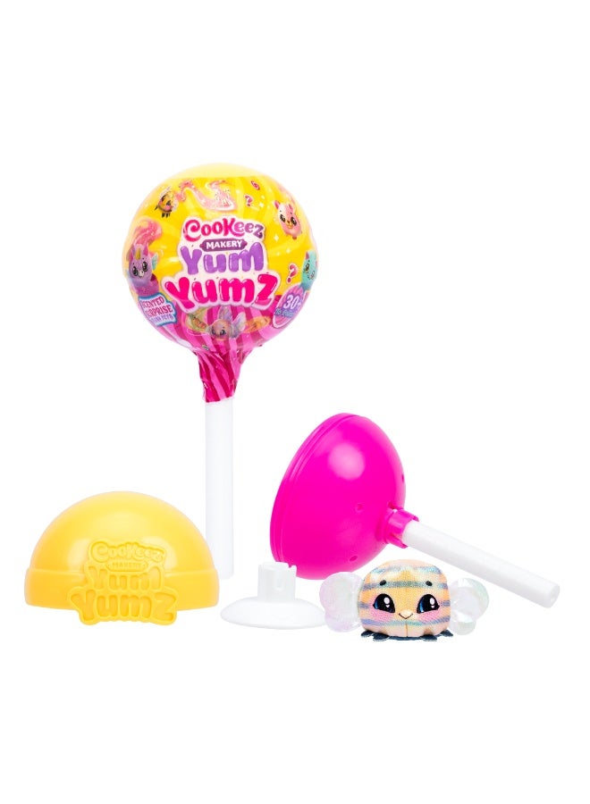 Cookeez Makery كوكيز ميكري يوم يومز السلسلة 3 عبوة مفردة – لعبة دمية صغيرة محشوة (حزمة مفاجأة)، قطعة واحدة بتصاميم وألوان متنوعة (قد يختلف الشكل واللون)، تُباع كل قطعة على حدة | دمية قابلة للجمع | لعبة ناعمة | حيوان أليف مفاجئ | دمية محشوة معطرة | هدية للأطفال والكبار - Image 1