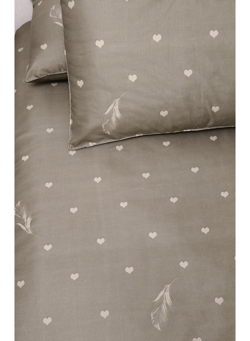 طقم ملايات قصور 4 قطع – مقاس 260×240 سم مع كيس مخدة طويل 185×43 سم و2 كيس مخدة 50×70 سم – تصميم فاخر بلمسة ملكية