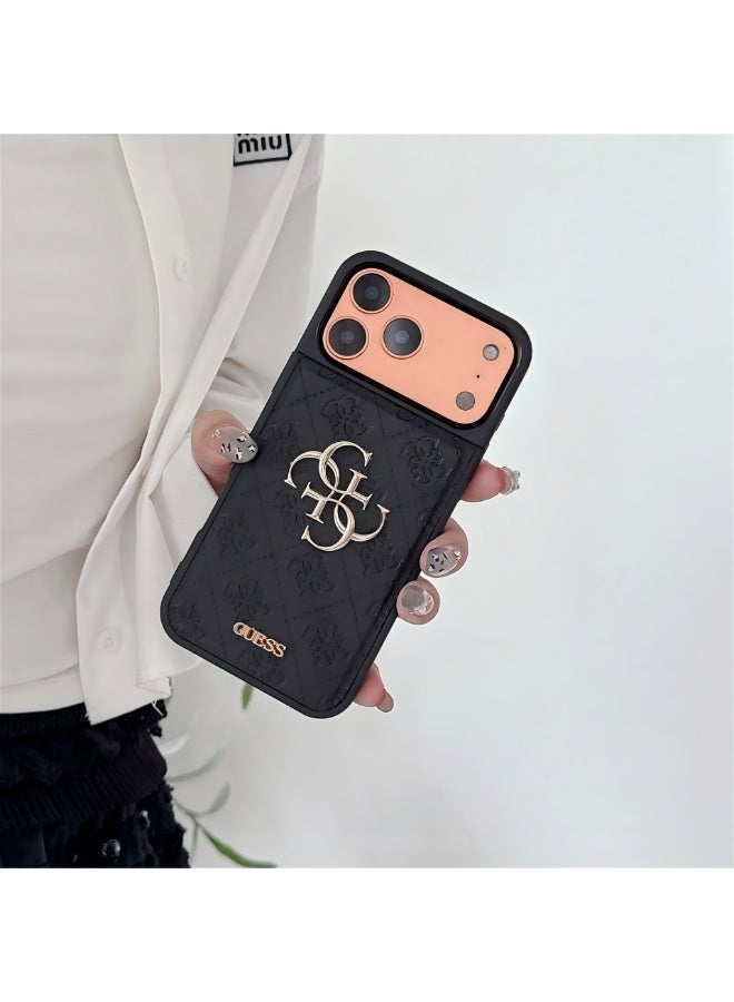 جس غطاء هاتف آيفون، بشعار وتصميم جلدي معتمد من العلامة التجارية العالمية Guess. جراب هاتف من الجلد المبطن من Guess، متوفر بألوان متعددة - أسود - Image 3