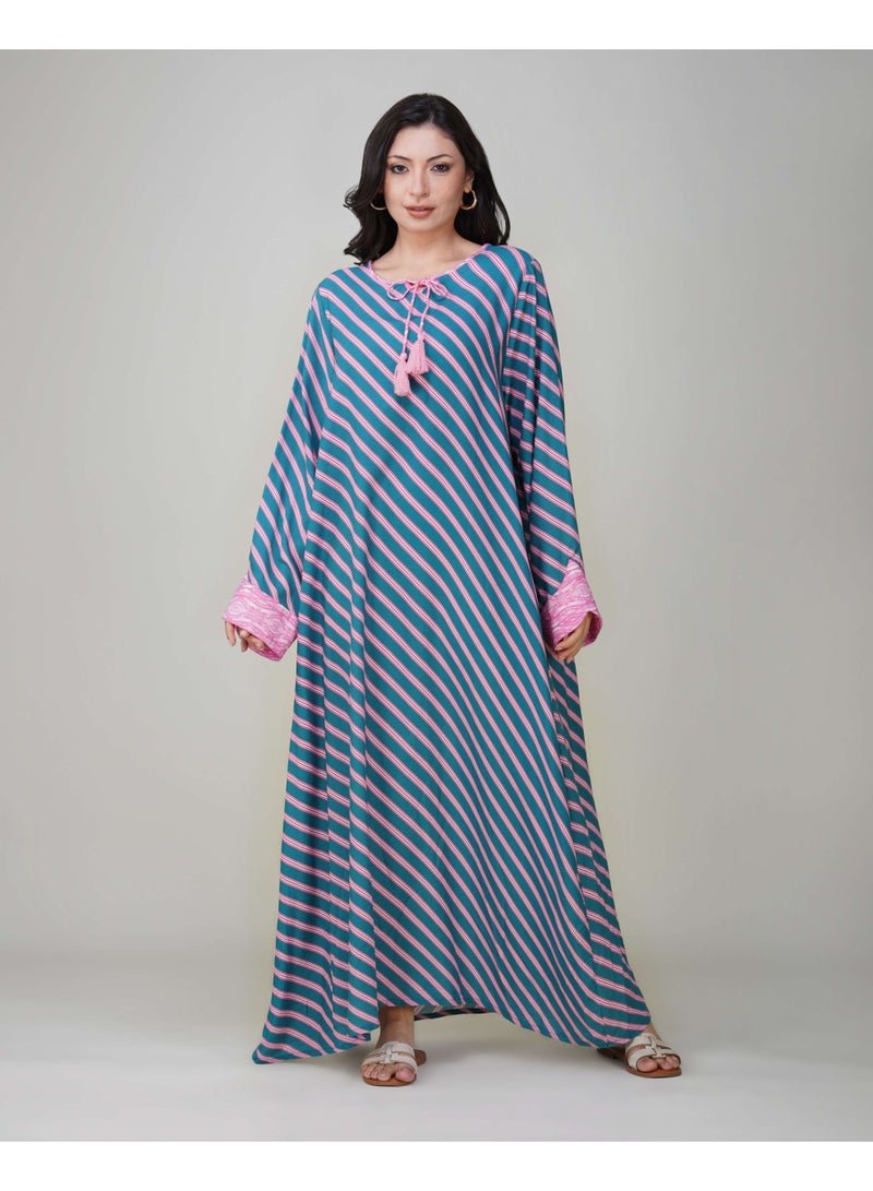 LINELLE جلابية لينيل للسيدات مطبوعة - فستان رايون بأكمام كاملة باللون الأزرق واللافندر مع تصميم خط مائل متباين - Image 2