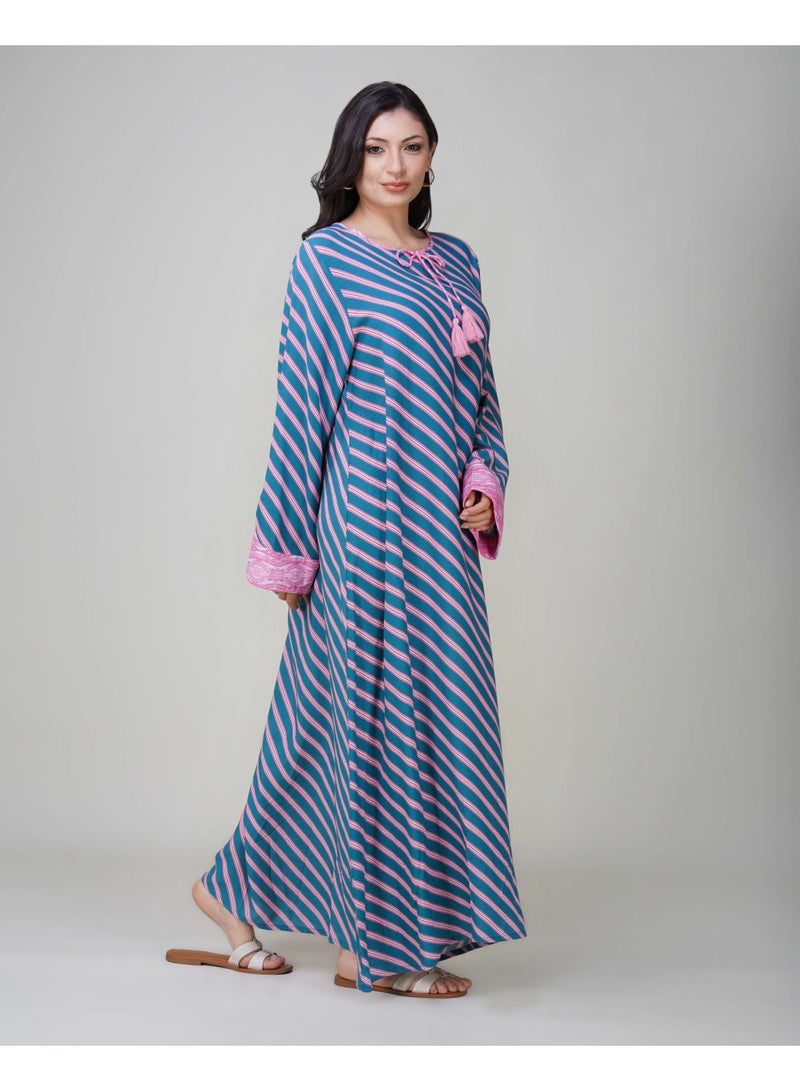 LINELLE جلابية لينيل للسيدات مطبوعة - فستان رايون بأكمام كاملة باللون الأزرق واللافندر مع تصميم خط مائل متباين - Image 4