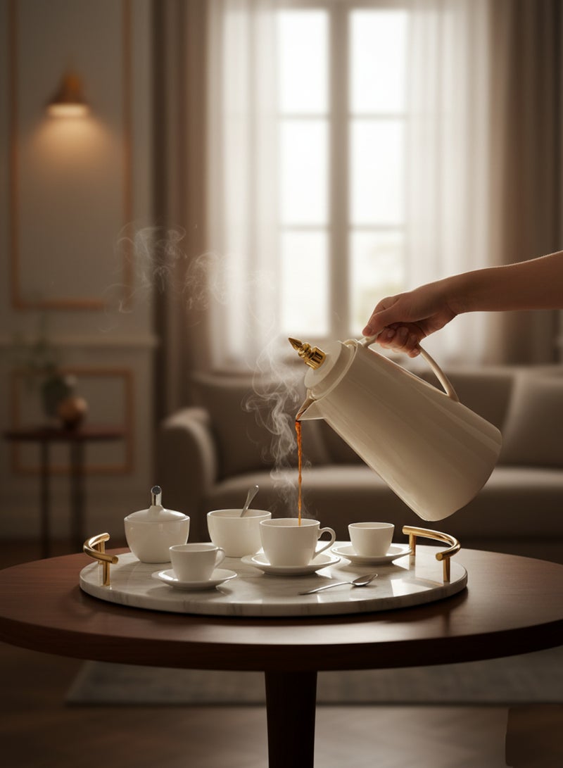 باصرة ترمس شاي وقهوة بيج فاخر سعة 1 لتر – حفظ حراري 12 ساعة وحفظ برودة 24 ساعة – دلة عصرية بلمسة ذهبية أنيقة للضيافة والاستخدام اليومي - Image 4