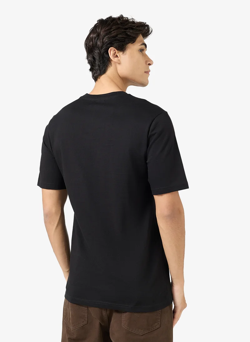 سفنتي فايف تيشيرت بطبعة جرافيك