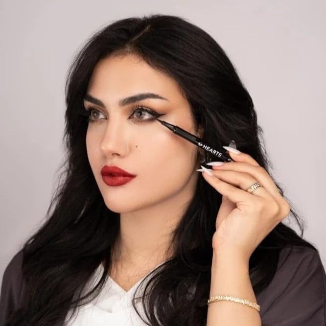 Hearts Liquid Eyeliner Black 01 - Image 2