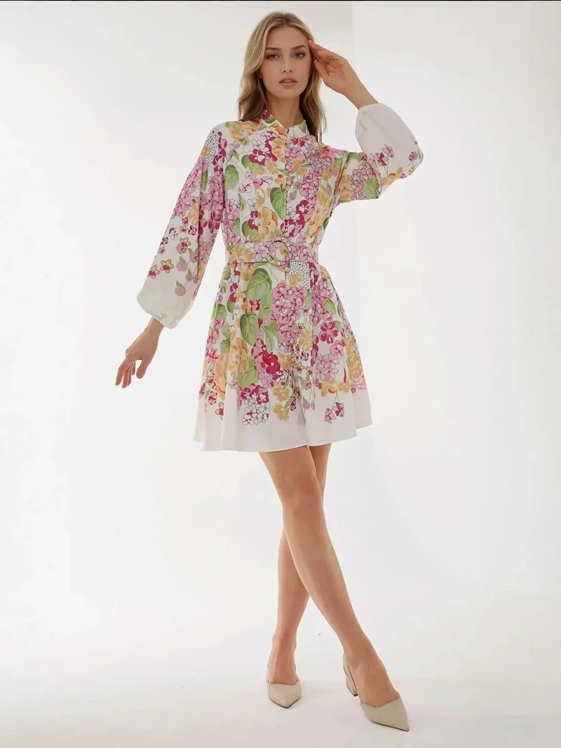 زوبعة فستان قصير مطبوع بحزام