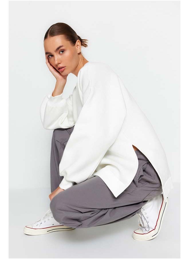 trendyol Ecru Oversize/Wide fit with slits. Thick Fleece Inside Knitted Sweatshirt TWOAW23SW00195.  - Image 2
