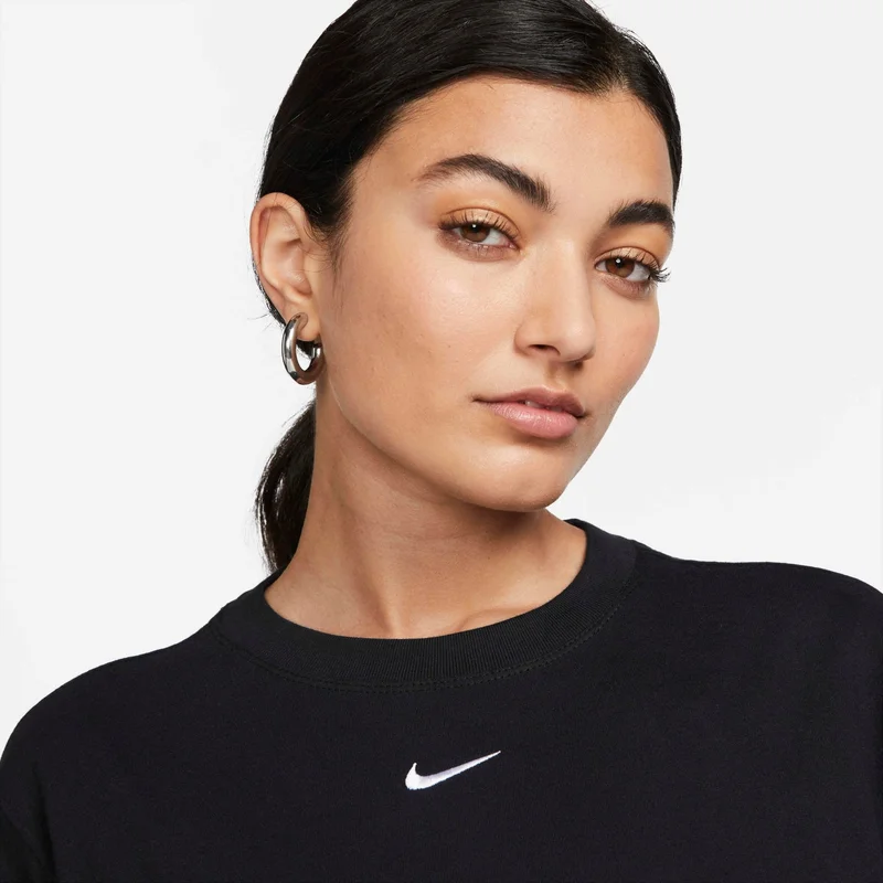 Nike Women's Sportswear Essential T-Shirt