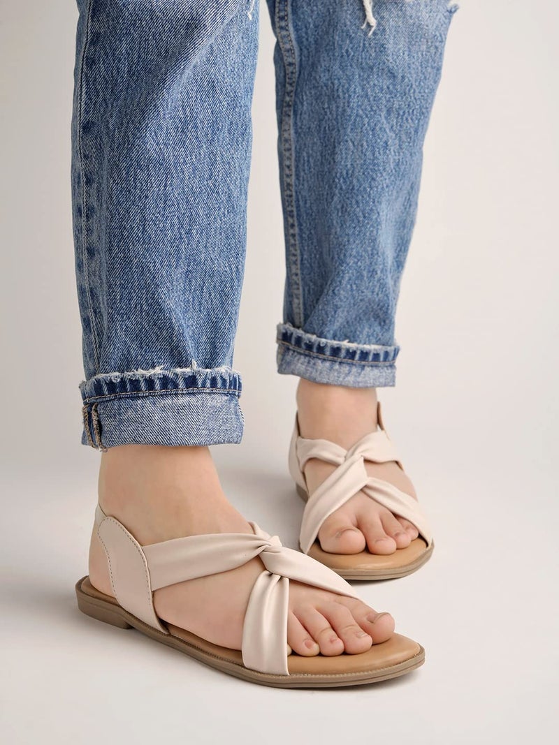 Shoetopia صنادل شوتوبيا المسطحة ذات الحزام المتقاطع للنساء والفتيات - Image 3