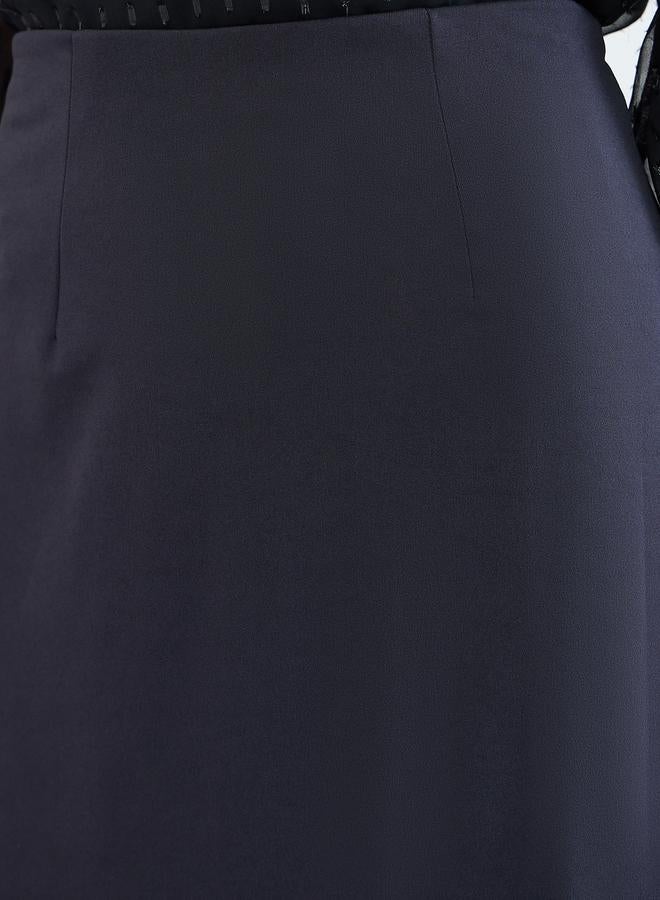 Styli Black A-Line Maxi Skirt with Back Slit - Image 3