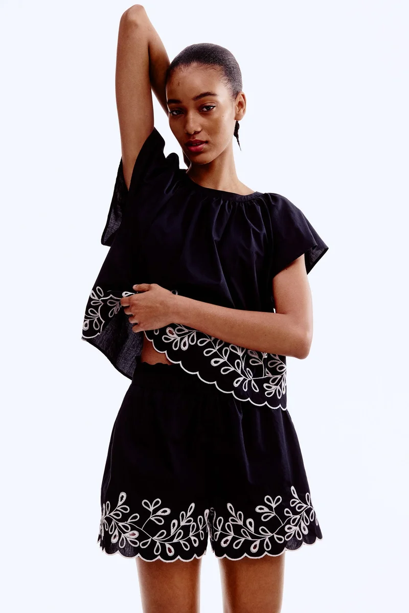 اتش اند ام شورت قطني مطرز