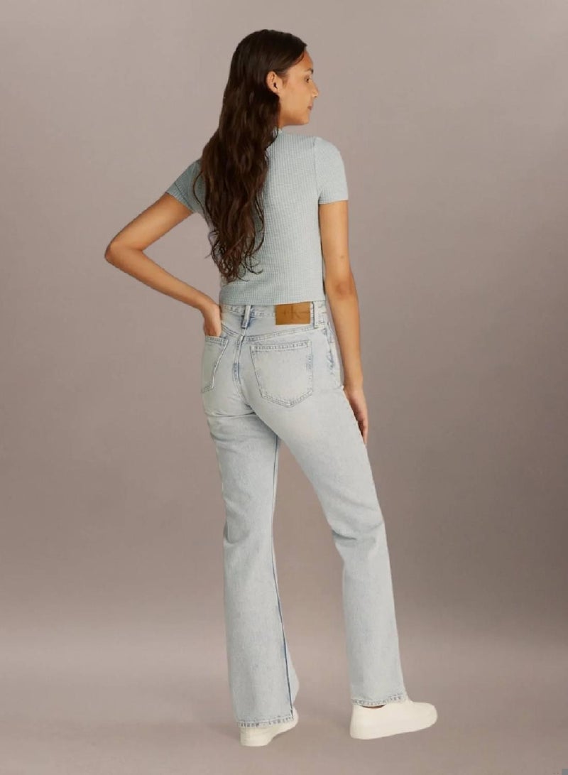 كالفن كلاين جينز تيشرت بقصة ضيقة من قماش بنمط وافل - Image 2