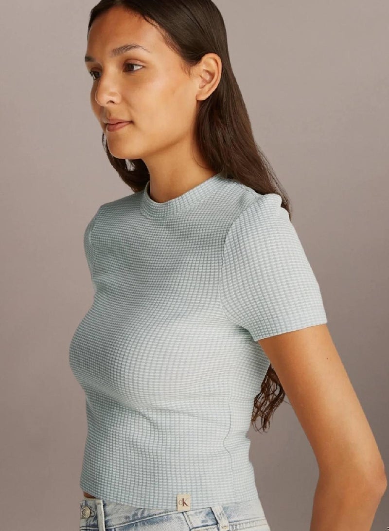 كالفن كلاين جينز تيشرت بقصة ضيقة من قماش بنمط وافل - Image 3