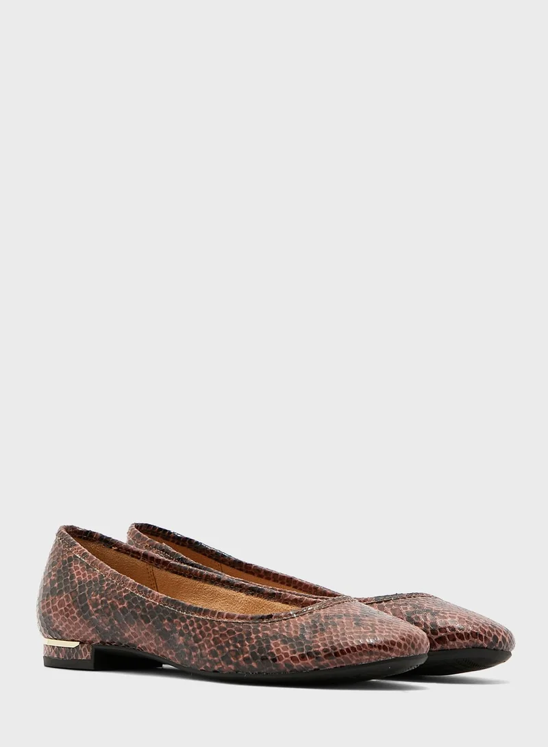 Naturalizer Casual Ballerinas