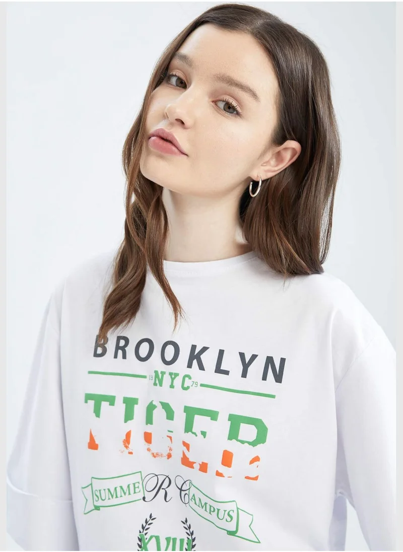 ديفاكتو Woman Fitted Short Sleeve T-Shirt