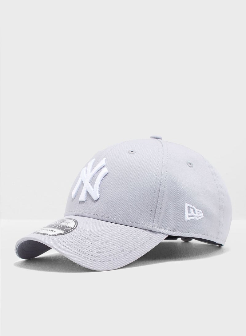 NEW ERA 9Forty League Basic New York Yankees Adjustable Cap - Image 1