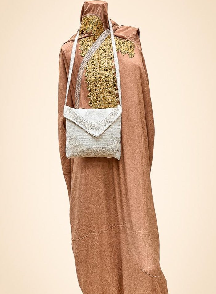 Set of 2 Prayer Mats with Matching Bags – Made of premium chenille fabric, each mat (110×73 cm) comes in a stylish shoulder bag of the same color. A practical and elegant gift for Hajj, Umrah, Ramadan, or any special occasion. - Image 5