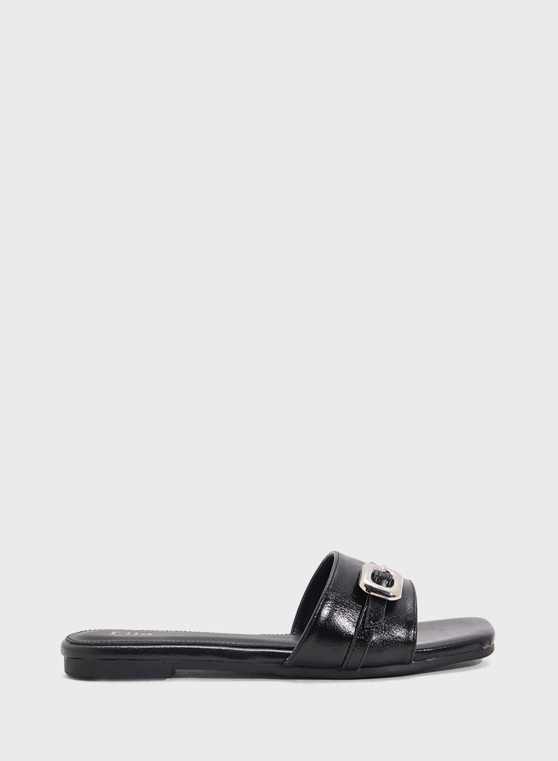 ايلا صندل مسطح بإبزيم - Image 1