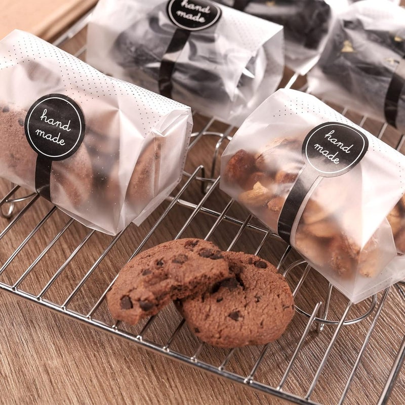 YunKo أكياس الكعك لتقديم الهدايا أكياس سيلوفان شفافة للحلويات كعكة صغيرة، كعكة بوندت، تغليف قنابل الكاكاو الساخن مع ملصقات (100 عبوة، نقط سوداء) - Image 2