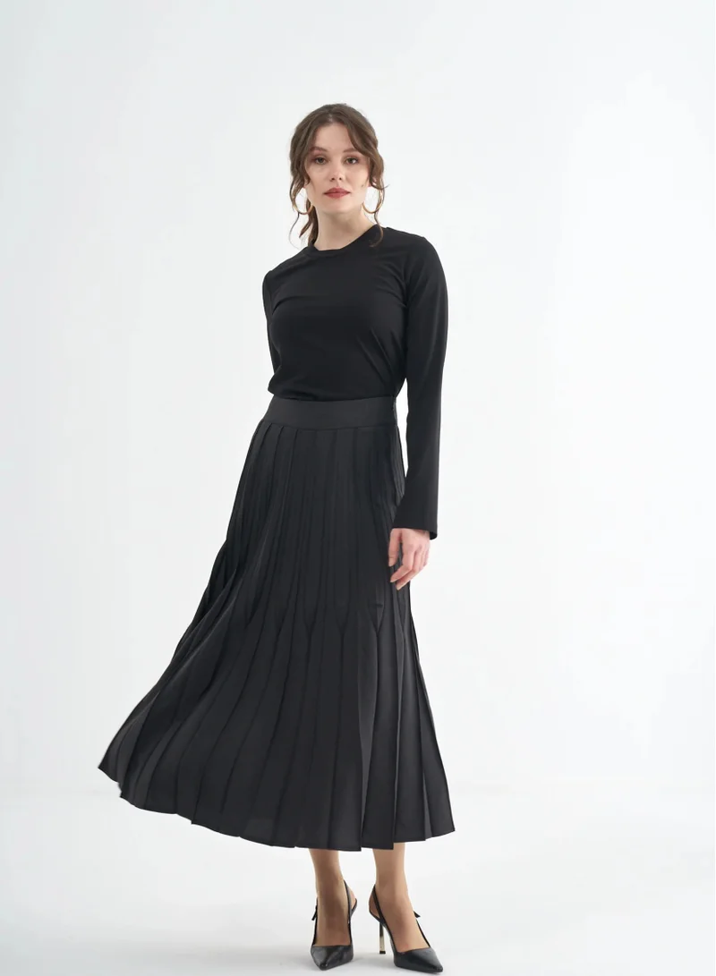 Long Pleated Skirt - Black