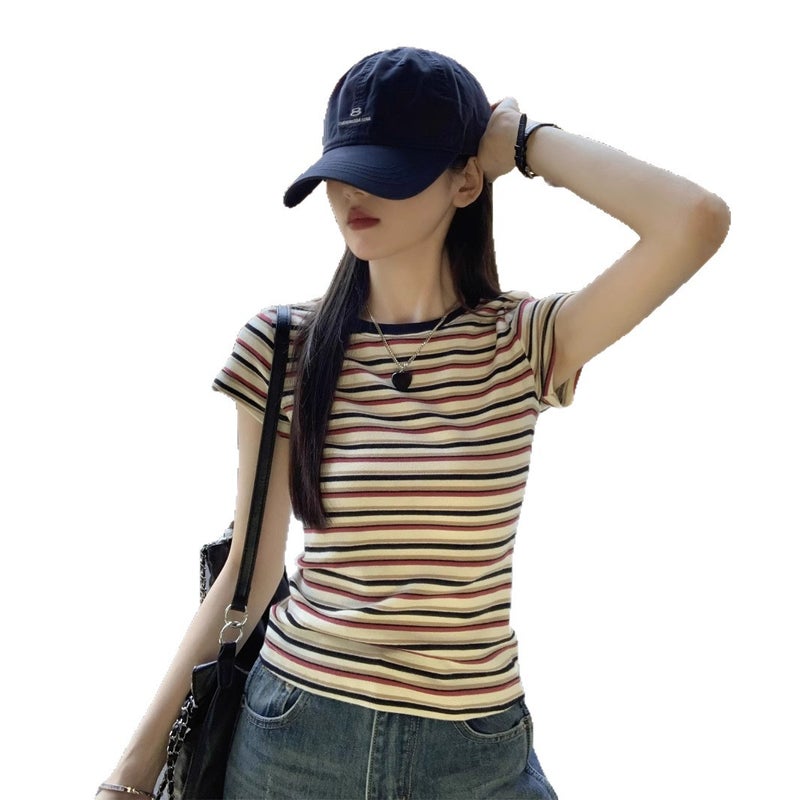 تيشيرت نسائي مخطط أزرق بقصة ضيقة - Image 5