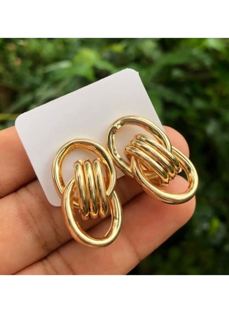 Modern Gold-Tone Link Earrings – Elegant Bold Interlocking Triple-Ring Dangles for Women