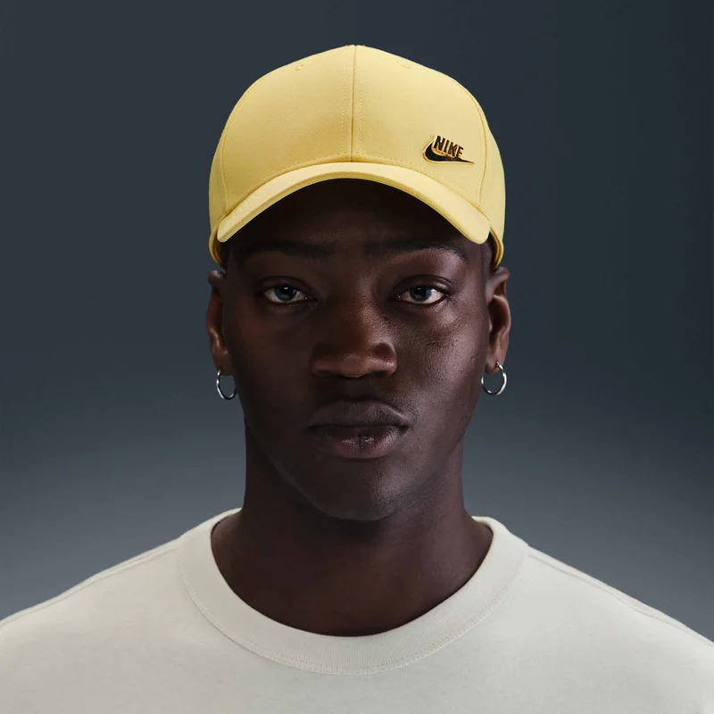 Nike Dri-FIT Club Structured Metal Logo Cap