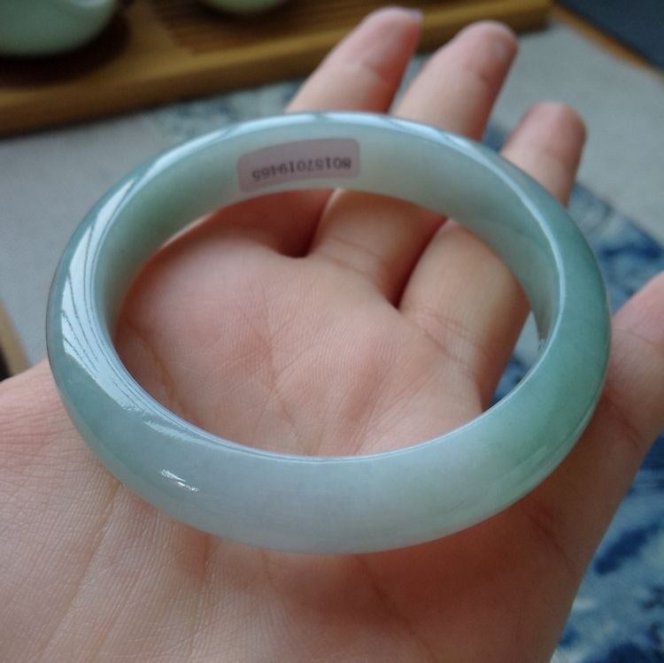 Delicate Alloy Geometric Bangle for Unisex, Green, Wrist Jewelry - Image 4