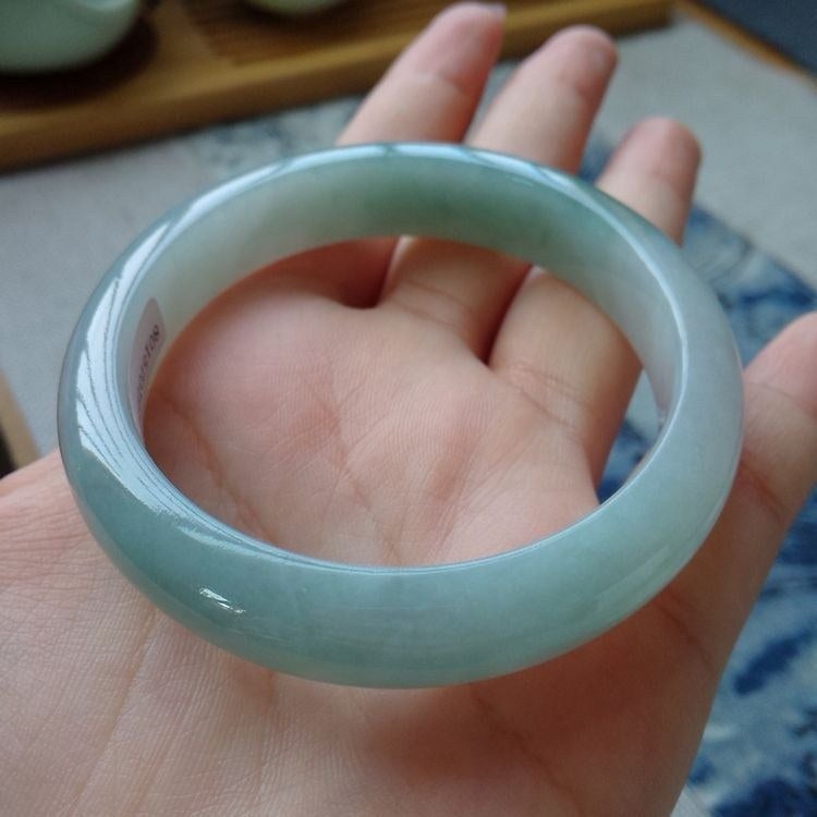Delicate Alloy Geometric Bangle for Unisex, Green, Wrist Jewelry - Image 3