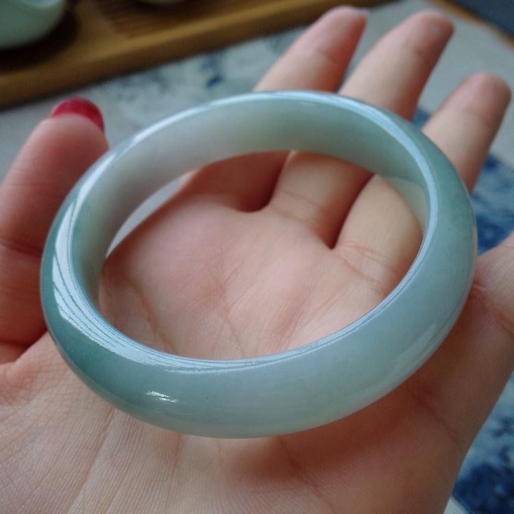 Delicate Alloy Geometric Bangle for Unisex, Green, Wrist Jewelry - Image 2