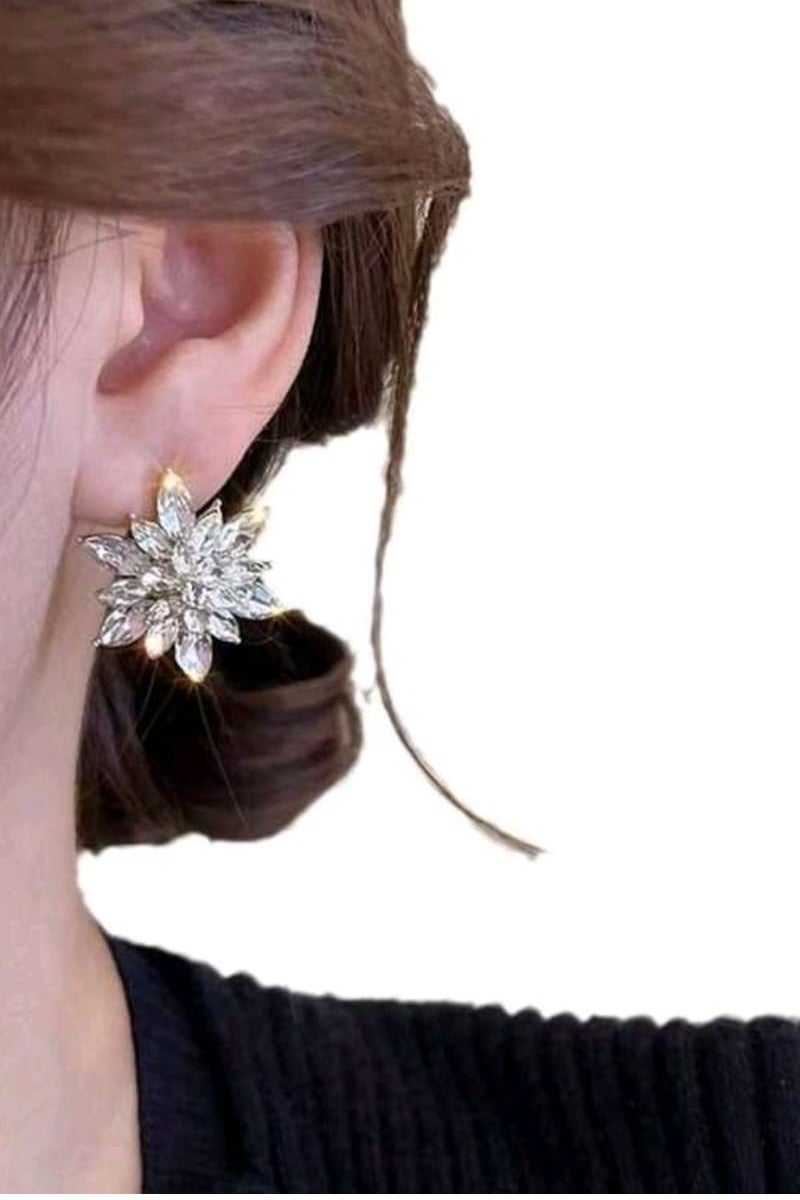 Rwnq Platinum Snowflake Design Earrings for Women – Adorned with Sparkling Clear Zircon – Perfect for Special Occasions, Brides, and Elegant Engagement Gifts – A Stylish and Modern Pair that Adds a Magical Sparkle to Your Look. #Accessories #Jewelry #Women'sAccessories  - Image 4
