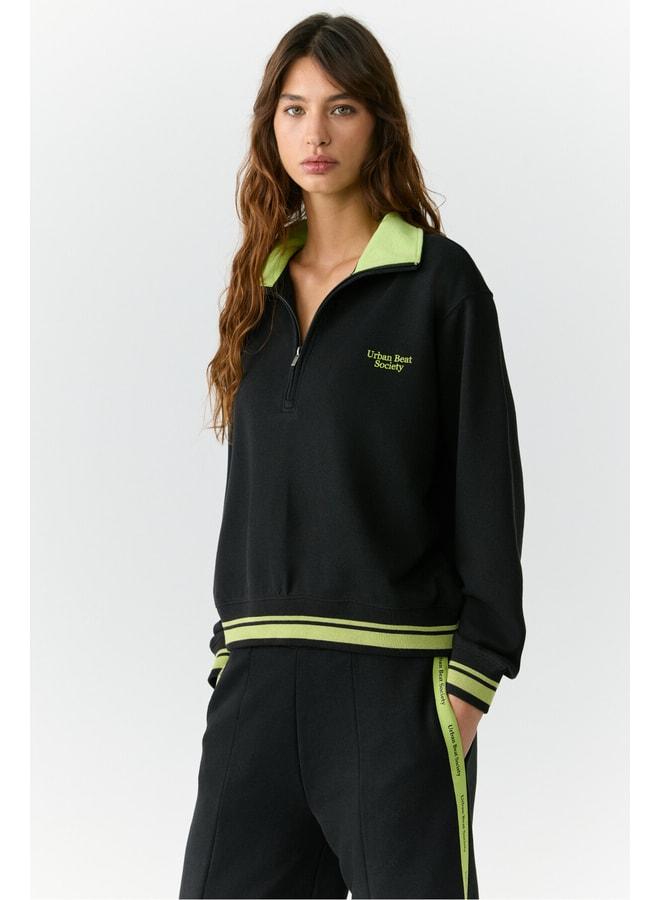 URBAN BEAT NATAN Women’s Relaxed Black Sweatshirt with Stand-up Collar, Zip Closure and Printed Details. - Image 3