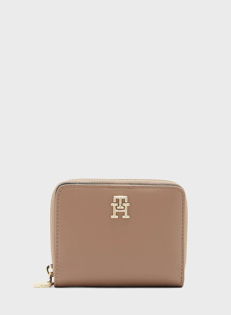 TOMMY HILFIGER Chic Medium Zip Around Wallet