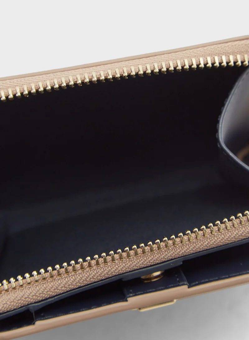 TOMMY HILFIGER Chic Medium Zip Around Wallet