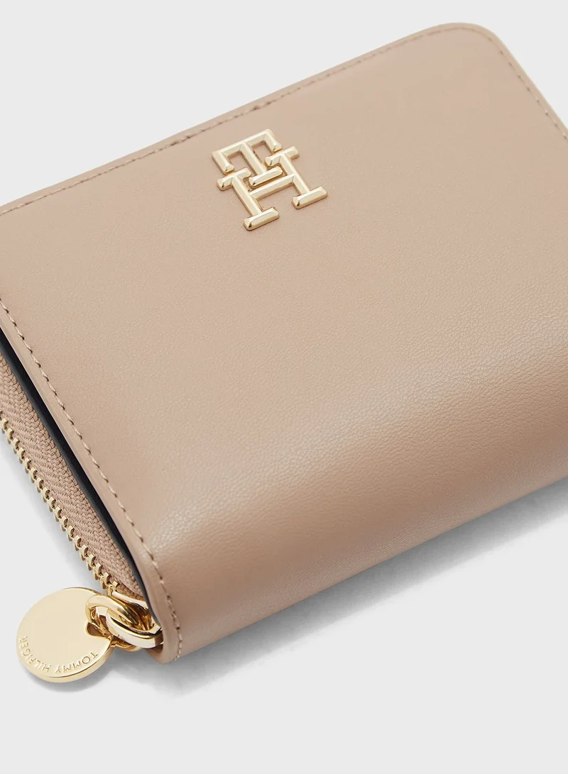TOMMY HILFIGER Chic Medium Zip Around Wallet