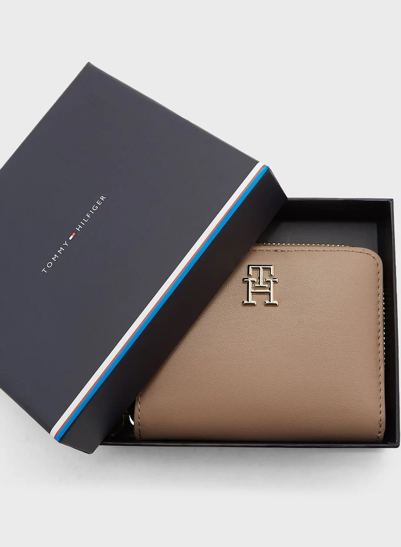 TOMMY HILFIGER Chic Medium Zip Around Wallet