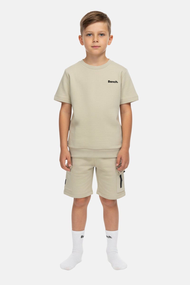 Bench طقم سويت شيرت وسروال قصير وجوارب للأطفال الأولاد 3 قطع بشعار العلامة التجارية، أخضر مريمي - Image 1