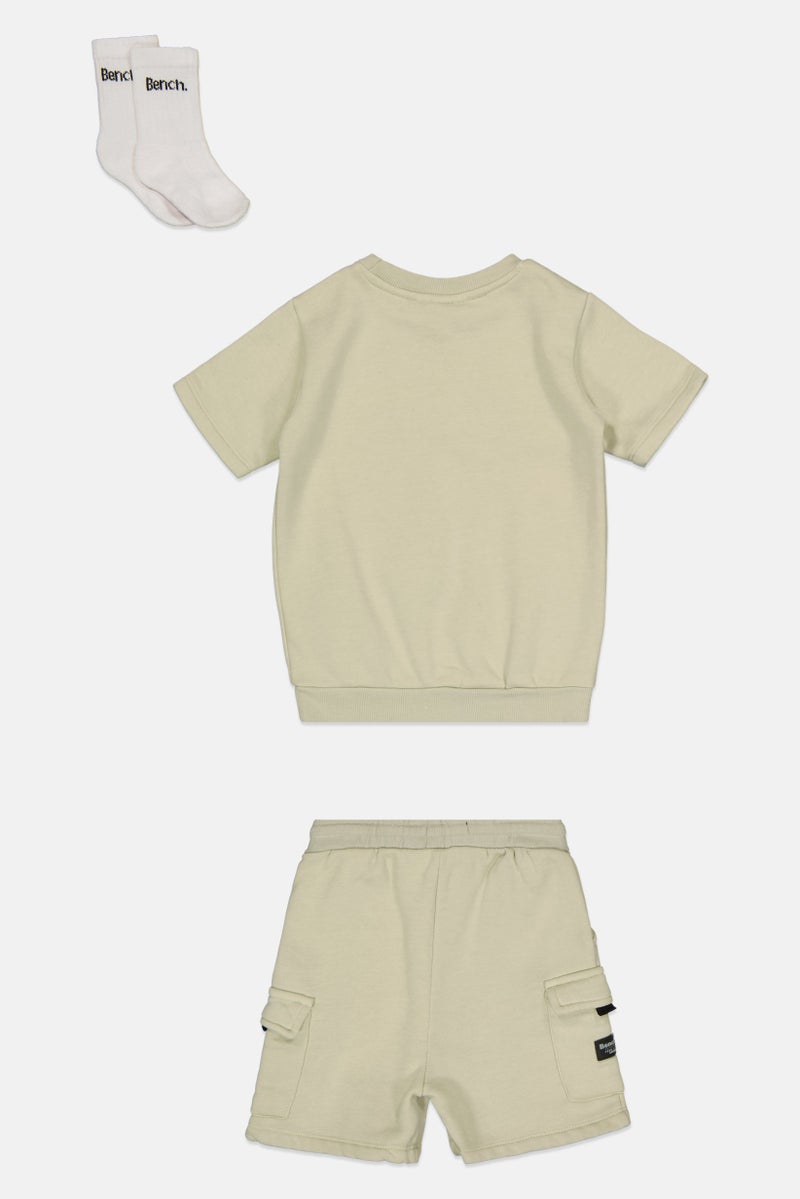 Bench طقم سويت شيرت وسروال قصير وجوارب للأطفال الأولاد 3 قطع بشعار العلامة التجارية، أخضر مريمي - Image 3