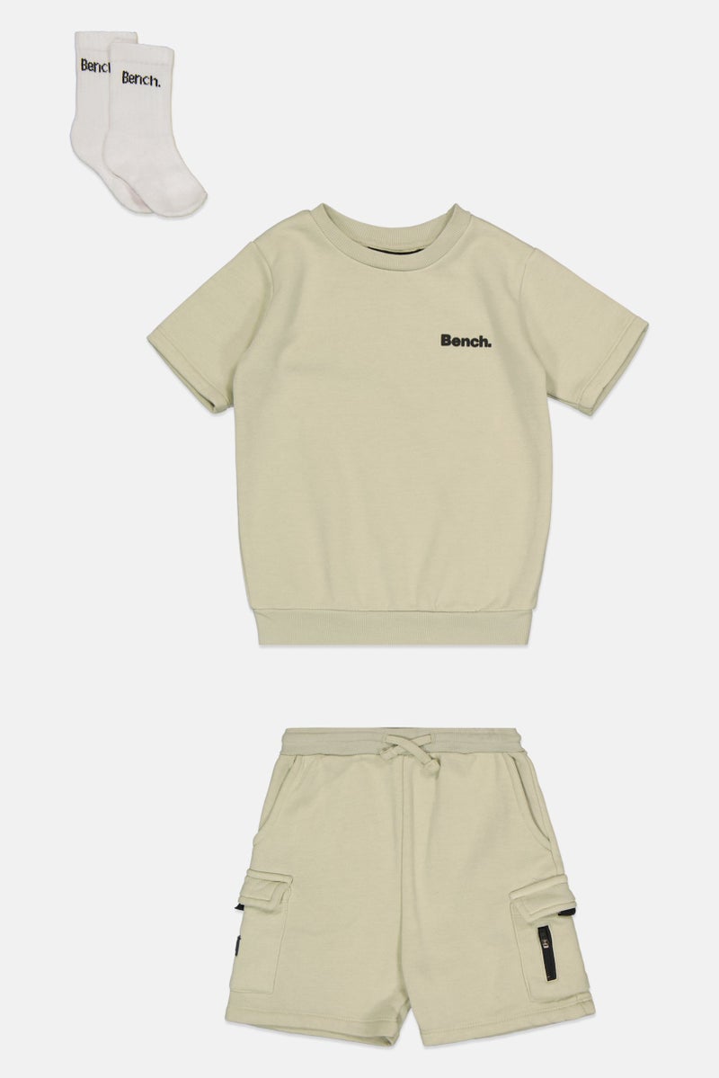 Bench طقم سويت شيرت وسروال قصير وجوارب للأطفال الأولاد 3 قطع بشعار العلامة التجارية، أخضر مريمي - Image 2