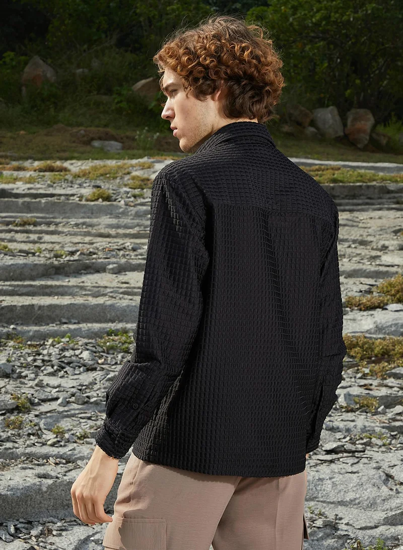 كامبوس سوترا Men's Midnight Black Quad-Tactile Oversized Shirt