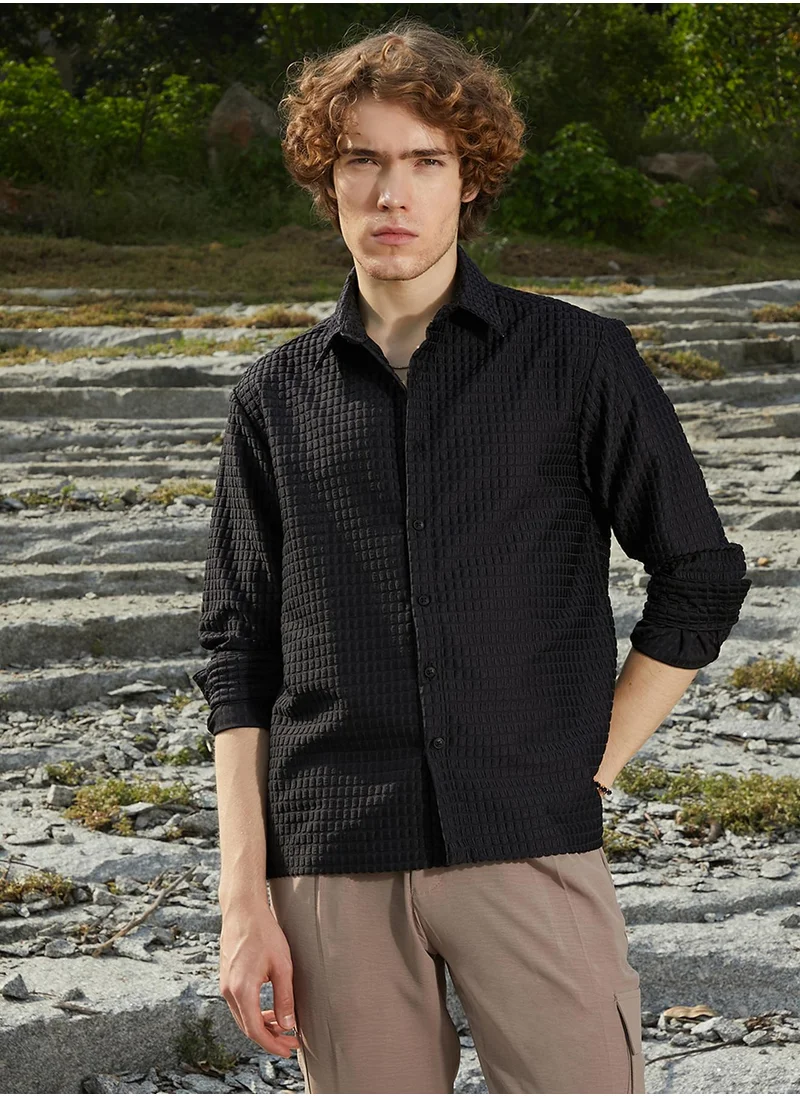 كامبوس سوترا Men's Midnight Black Quad-Tactile Oversized Shirt