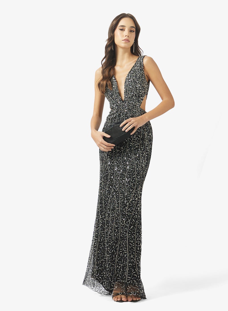 نمشي x فستان بياقة عميقة مزين بالخرز - Image 4