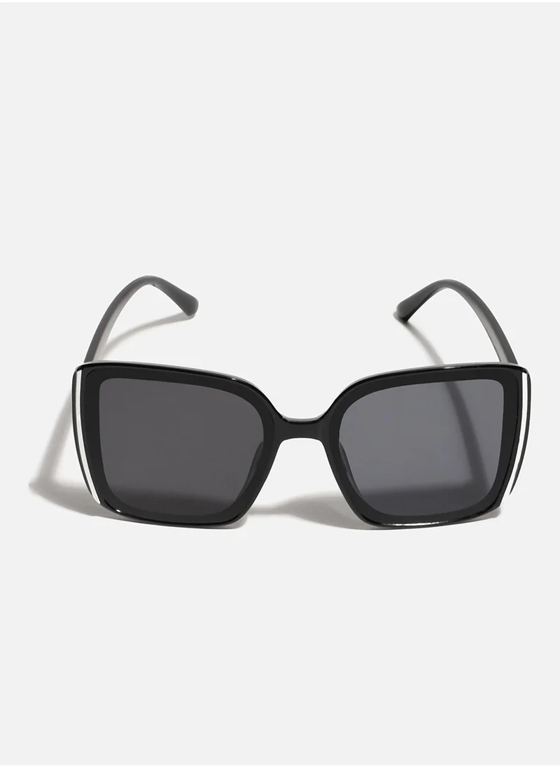 صوص هاوت Tinted Lens Black Frame Oversized Sunglass
