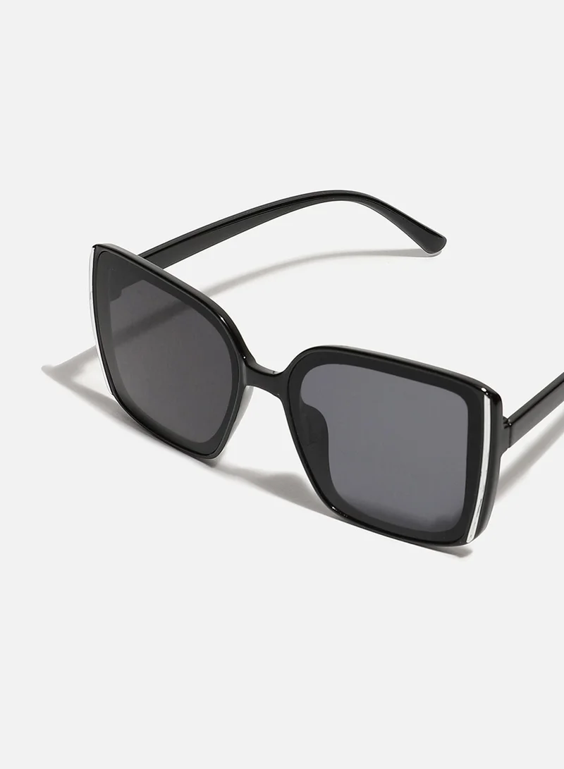 صوص هاوت Tinted Lens Black Frame Oversized Sunglass