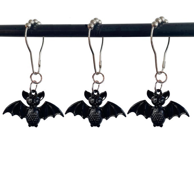 BAT SHOWER CURTAIN HOOKS RINGS 12 PCS HALLOWEEN BATS RUSTPROOF METAL SHOWER CURTAIN HANGERS FOR BATHROOM SHOWER RODS HALLOWEEN PARTY THEME HOME BATHROOM DECORATION BLACK