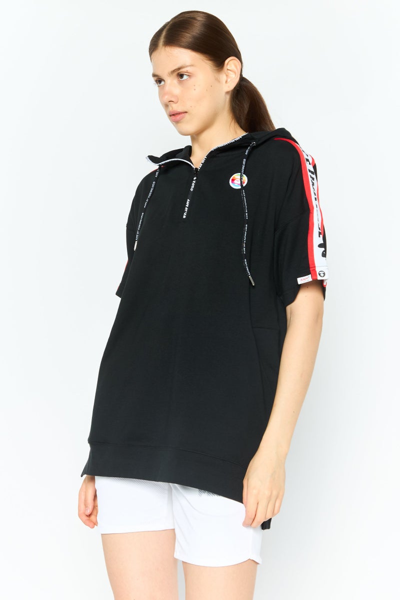 Aape By A Bathing Ape سويت شيرت بقلنسوة بأكمام طويلة مزين بشعار للنساء، أسود - Image 2